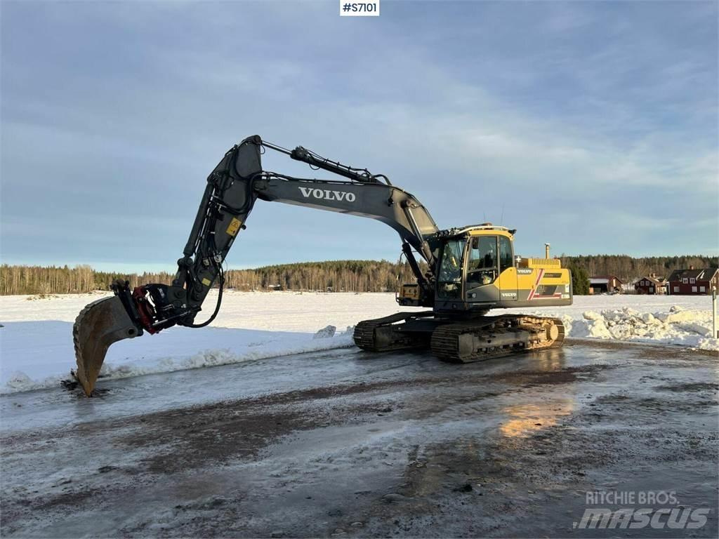 Volvo EC250DL حفارات زحافة