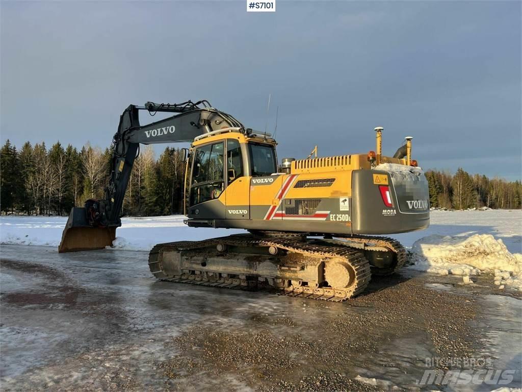 Volvo EC250DL حفارات زحافة