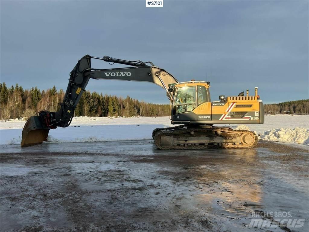 Volvo EC250DL حفارات زحافة