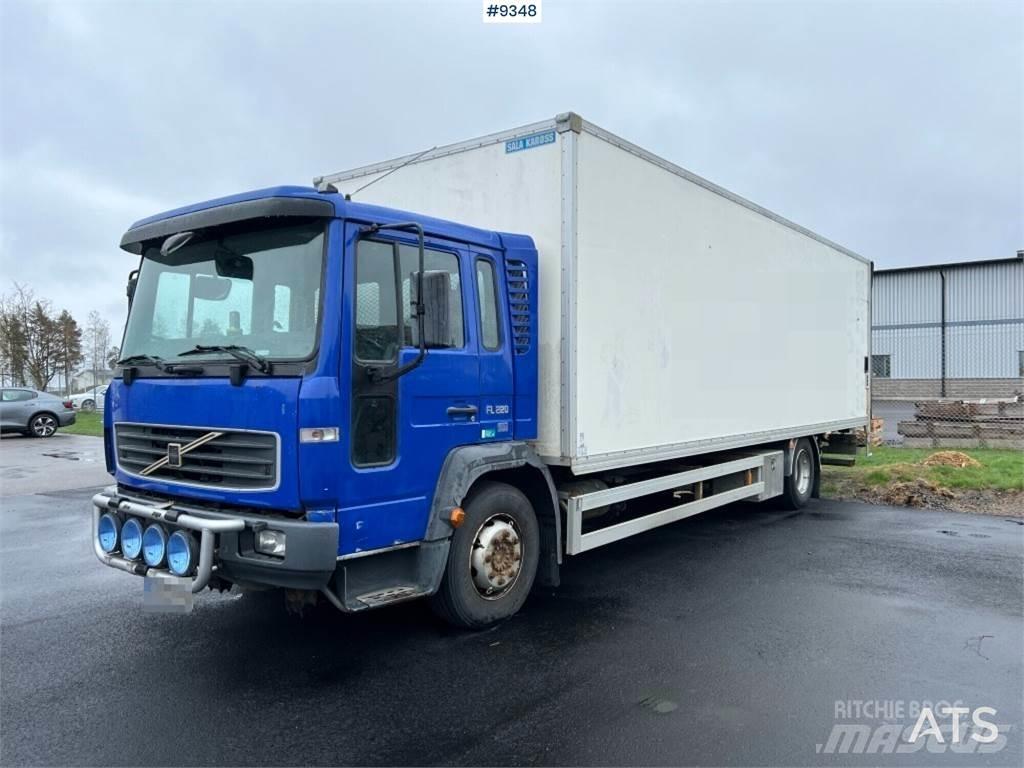 Volvo FL6 4X2 شاحنات ذات هيكل صندوقي