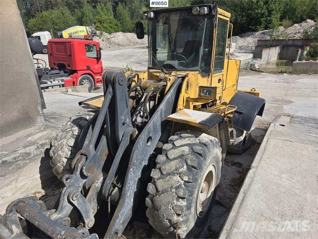 Volvo L120 بلدوزرات بعجلات