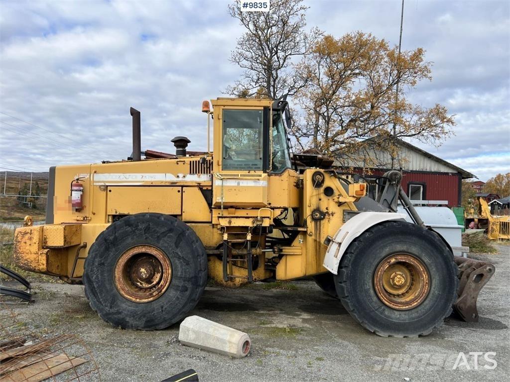 Volvo L180C لوادر بعجل
