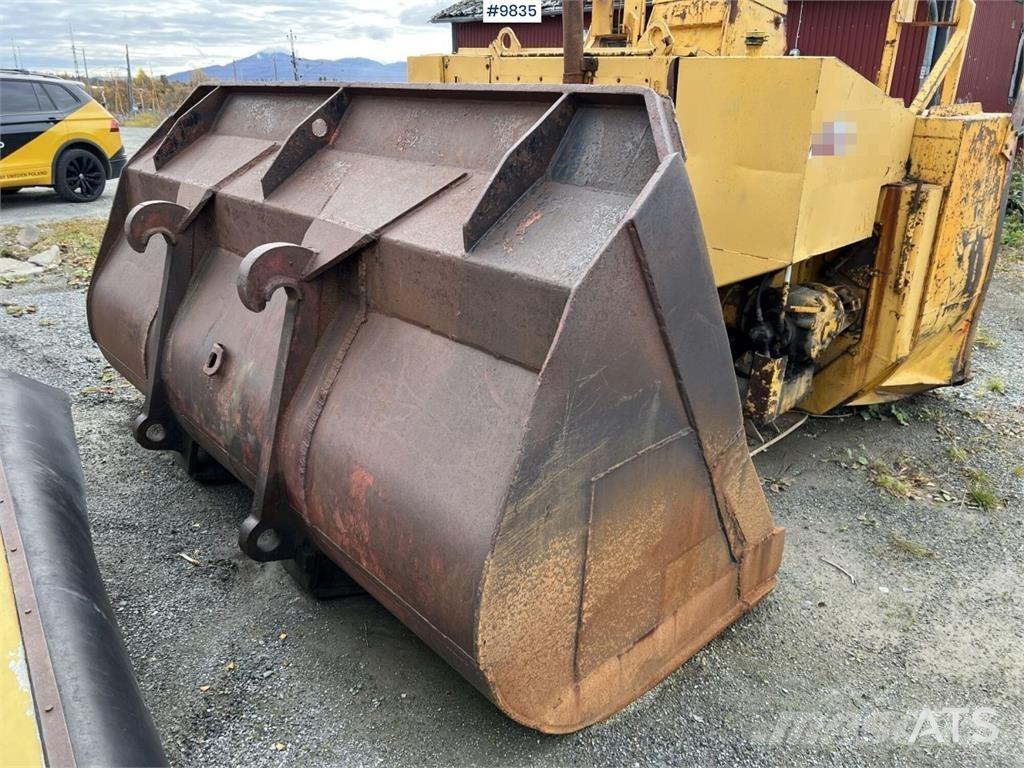 Volvo L180C لوادر بعجل