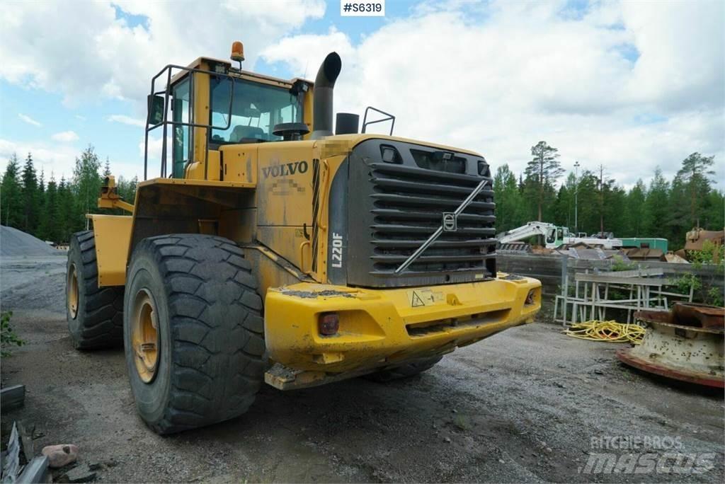 Volvo L220F لوادر بعجل