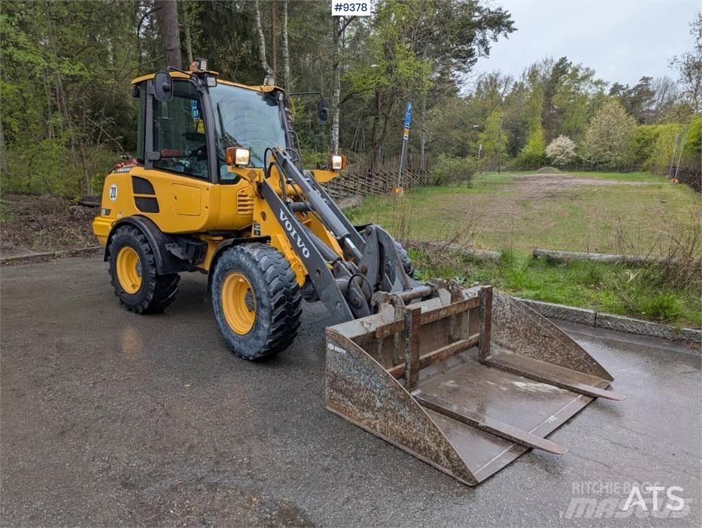 Volvo L25F بلدوزرات بعجلات
