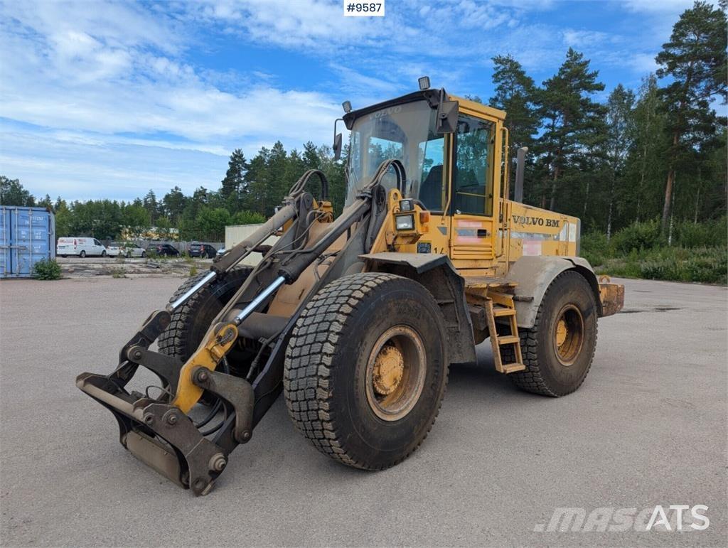 Volvo L90B لوادر بعجل