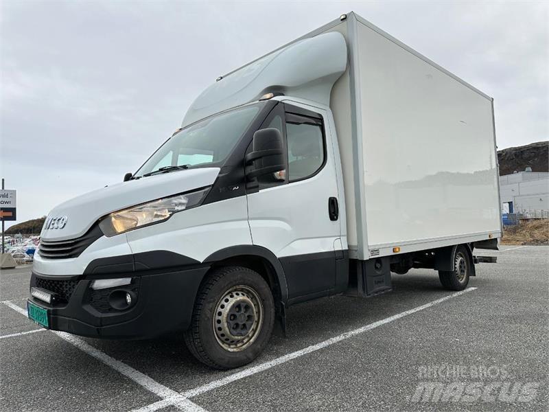 Iveco Daily شاحنات ذات هيكل صندوقي