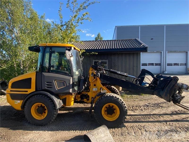 JCB 407 لوادر بعجل
