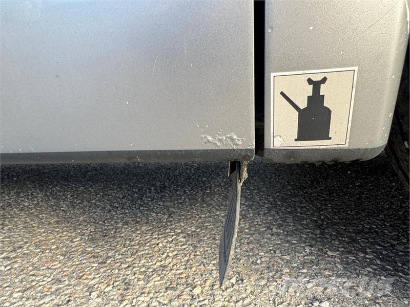 MAN NEOPLAN المركبة