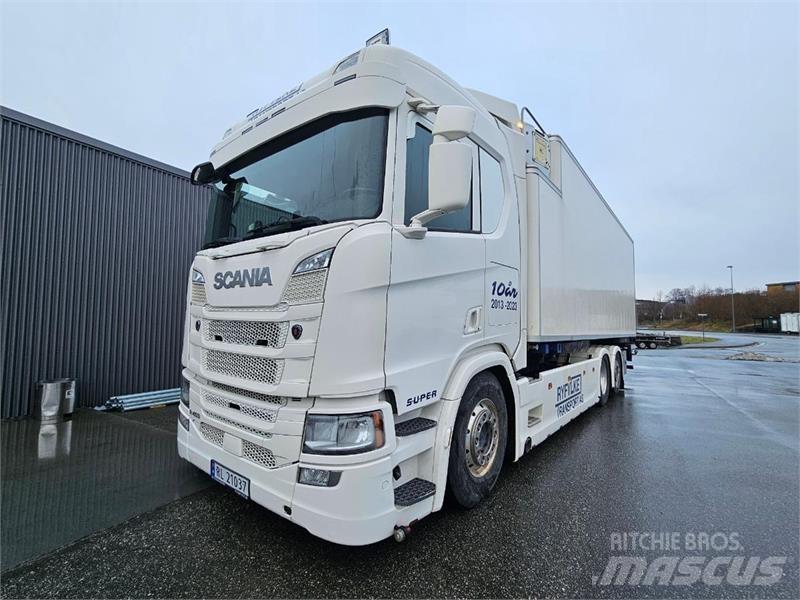 Scania R450 شاحنات ذات هيكل صندوقي