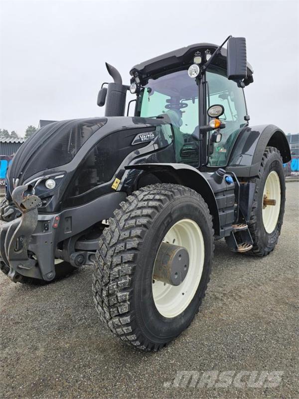 Valtra S374 الجرارات