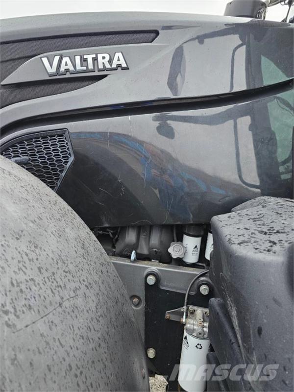 Valtra S374 الجرارات