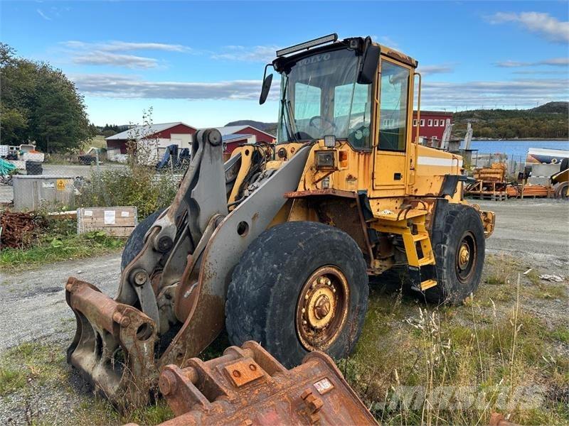 Volvo L90D لوادر بعجل