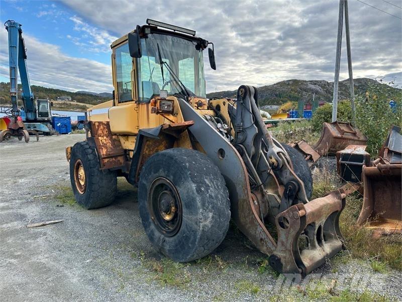 Volvo L90D لوادر بعجل