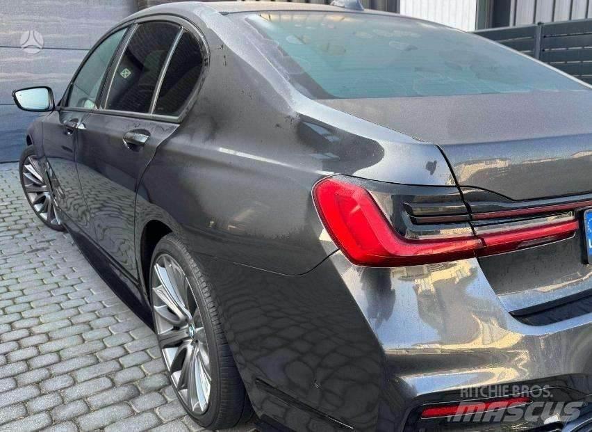 BMW  الإطارات والعجلات والحافات