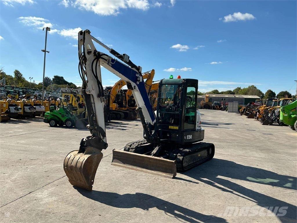 Bobcat E50 حفارات زحافة