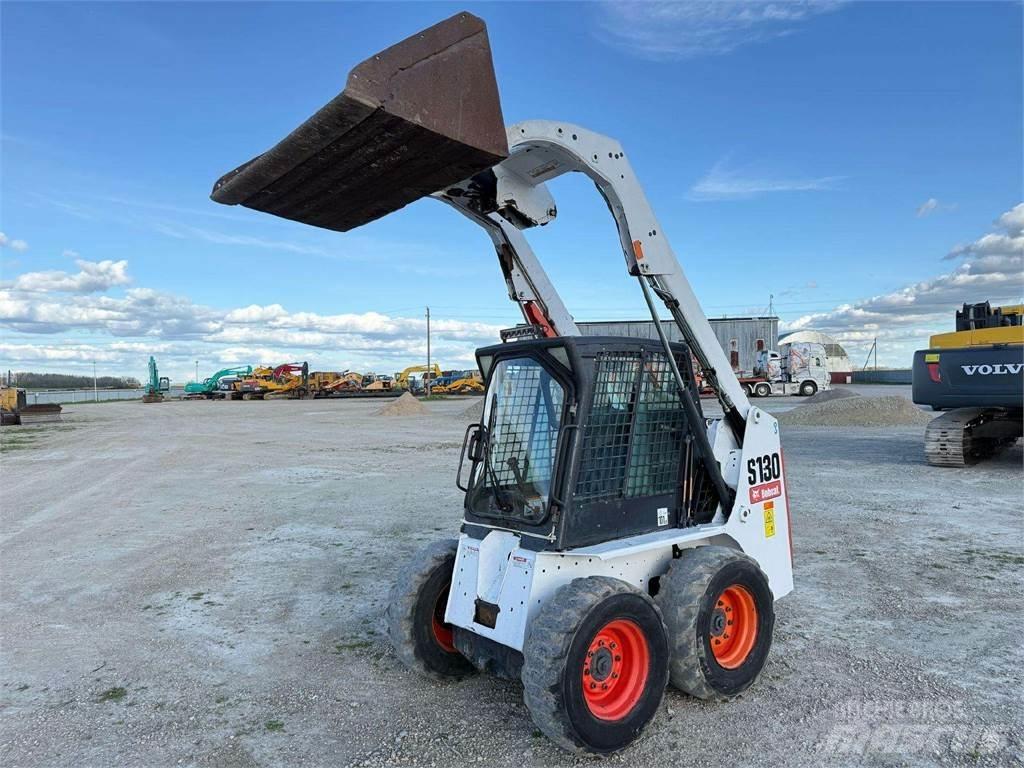 Bobcat S130 لوادر صغيرة