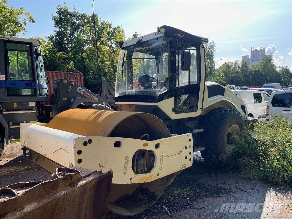 Bomag BW 211-5 مداحل أحادية الأسطوانة