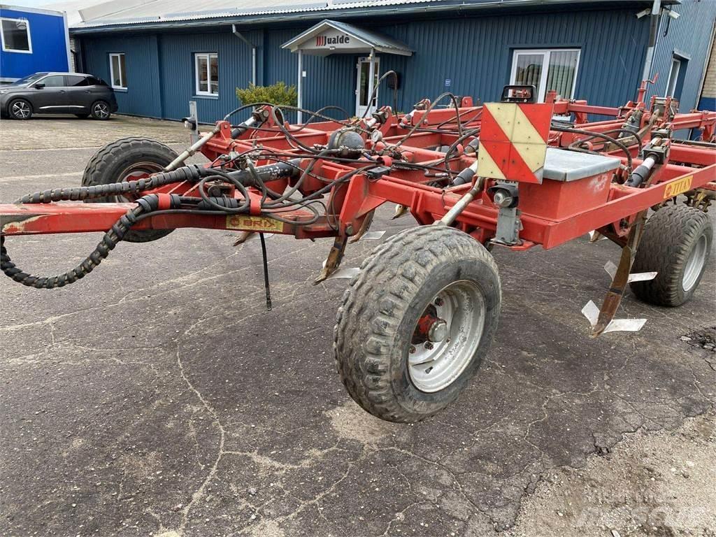 Brix Titan 11/ 300 زلاقات ميدانية