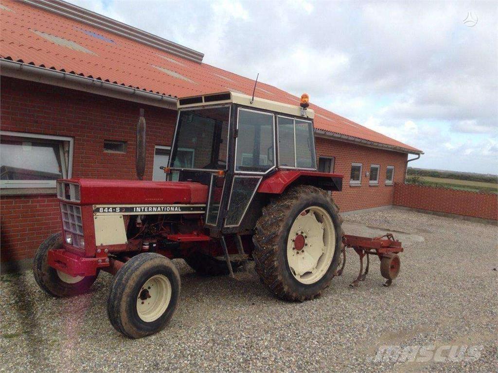 Case IH 844 ماكينات زراعية أخرى