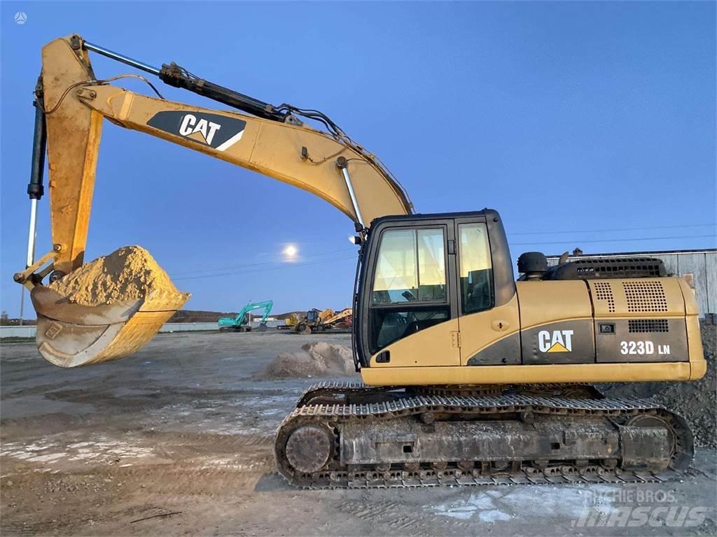 CAT 323 DLN حفارات زحافة