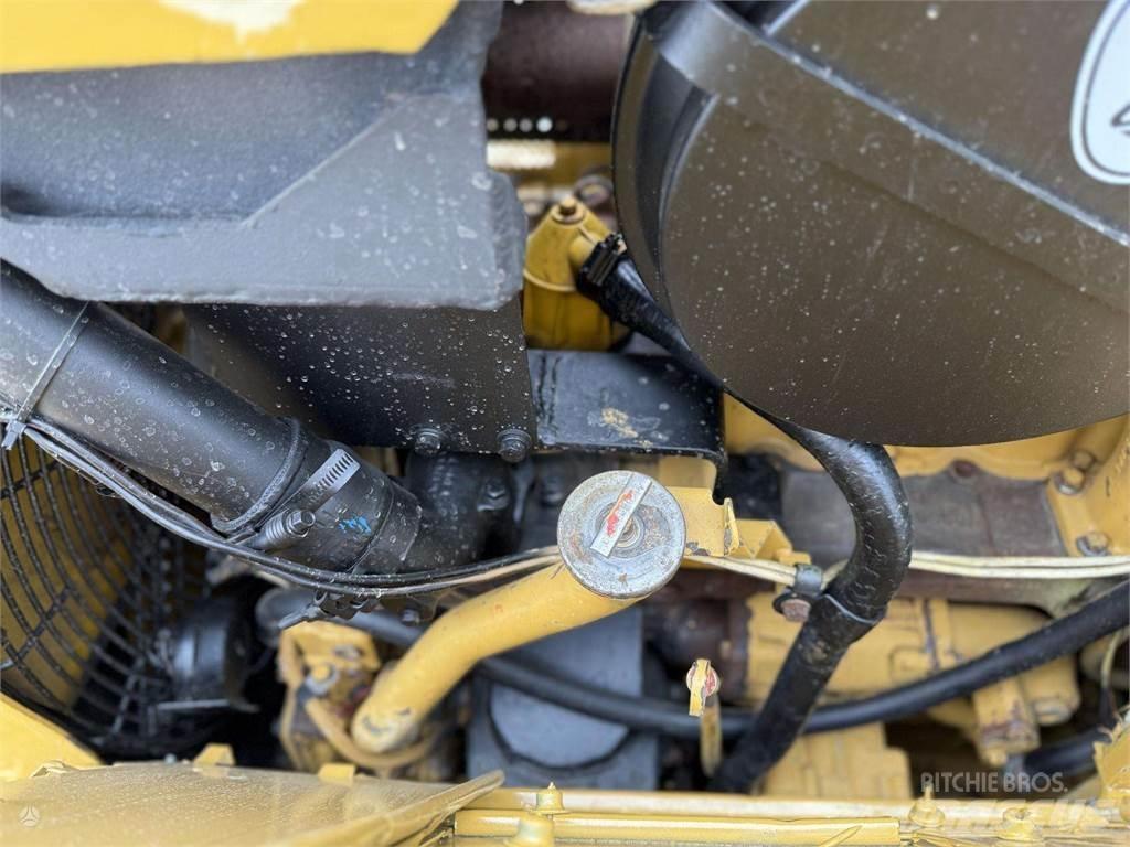 CAT D5H LGP بلدوزرات مجنزرة