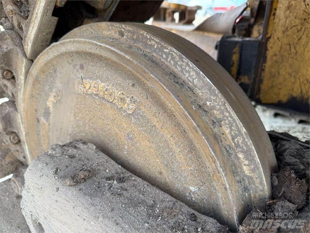 CAT D5N LGP بلدوزرات مجنزرة