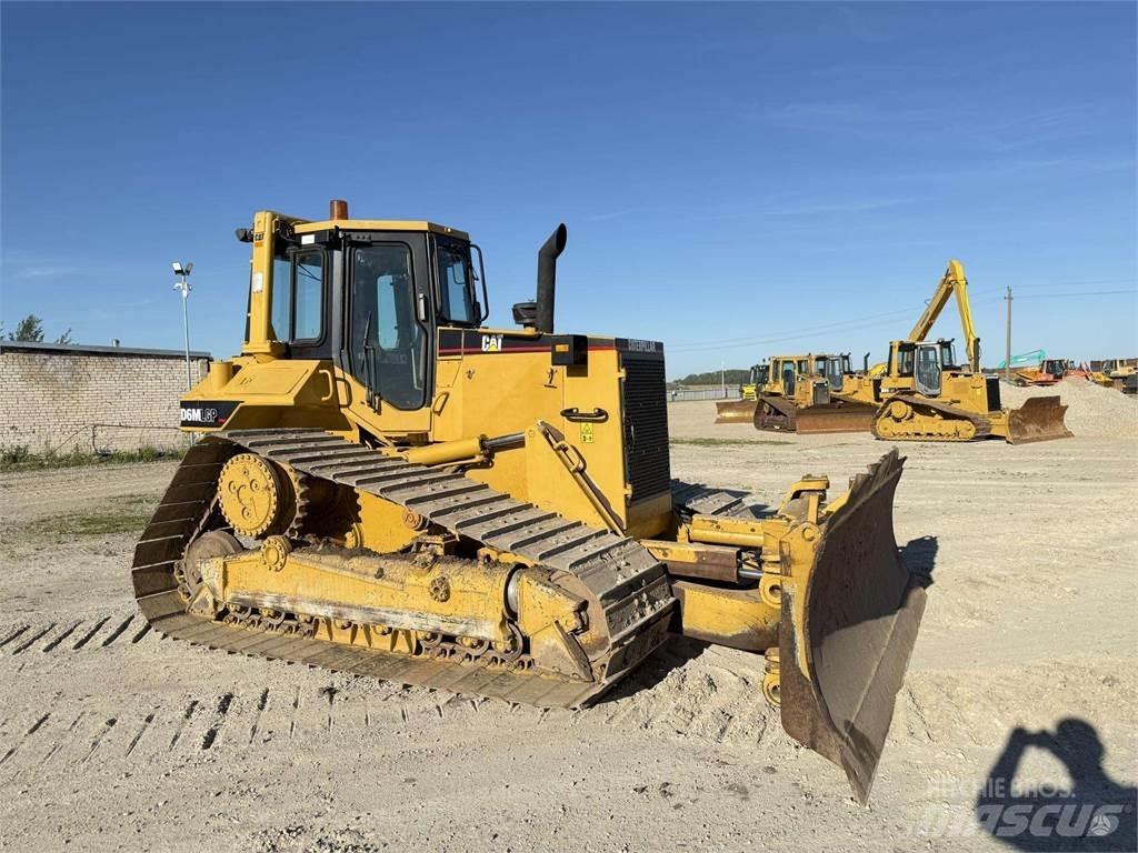 CAT D6M LGP بلدوزرات مجنزرة