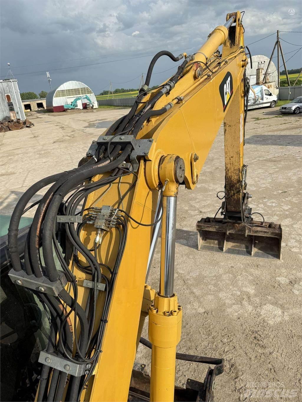 CAT M315C حفارات بعجل