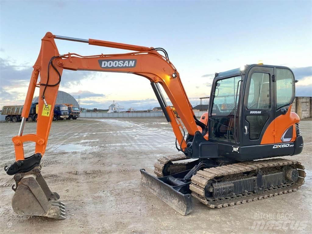 Doosan DX 60 C حفارات صغيرة أقل من 7 طن (حفارات صغيرة)