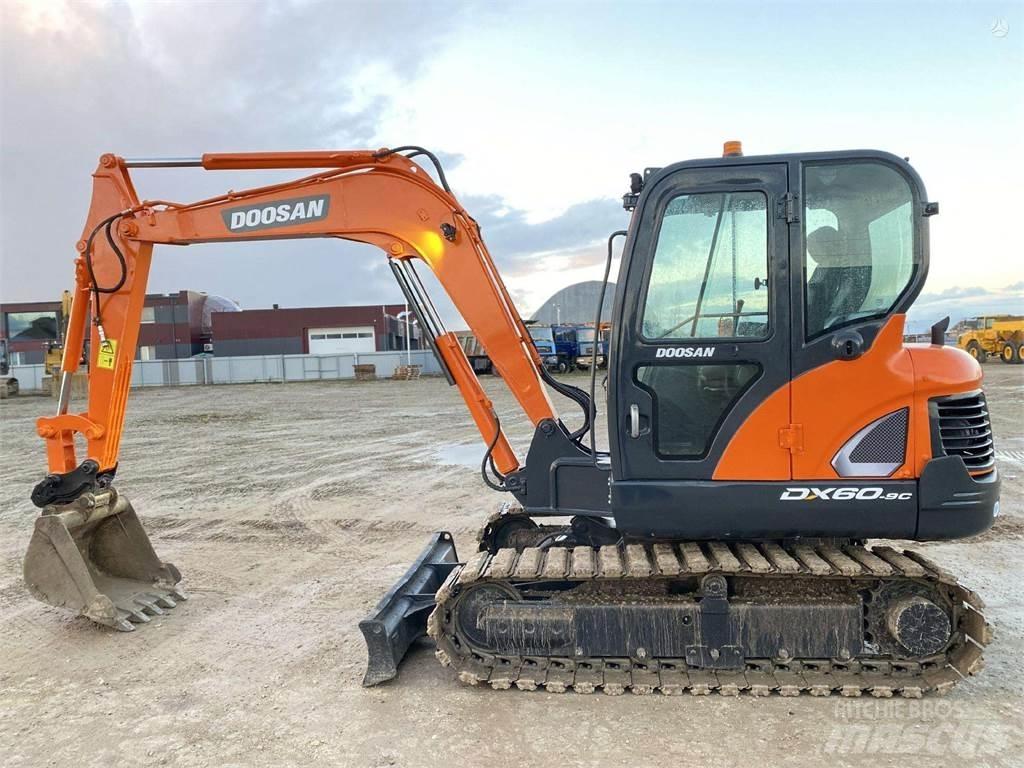 Doosan DX 60 C حفارات صغيرة أقل من 7 طن (حفارات صغيرة)