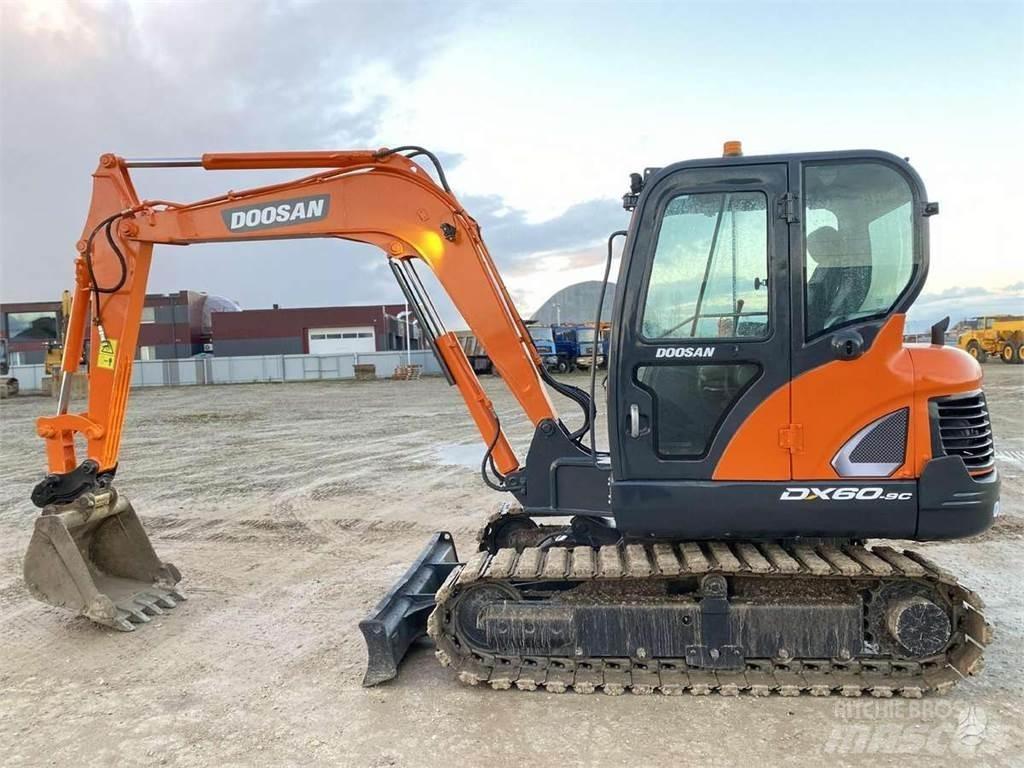 Doosan DX 60 C حفارات صغيرة أقل من 7 طن (حفارات صغيرة)