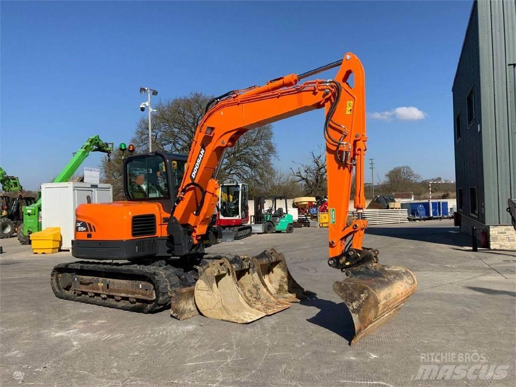 Doosan DX85R حفارات صغيرة أقل من 7 طن (حفارات صغيرة)