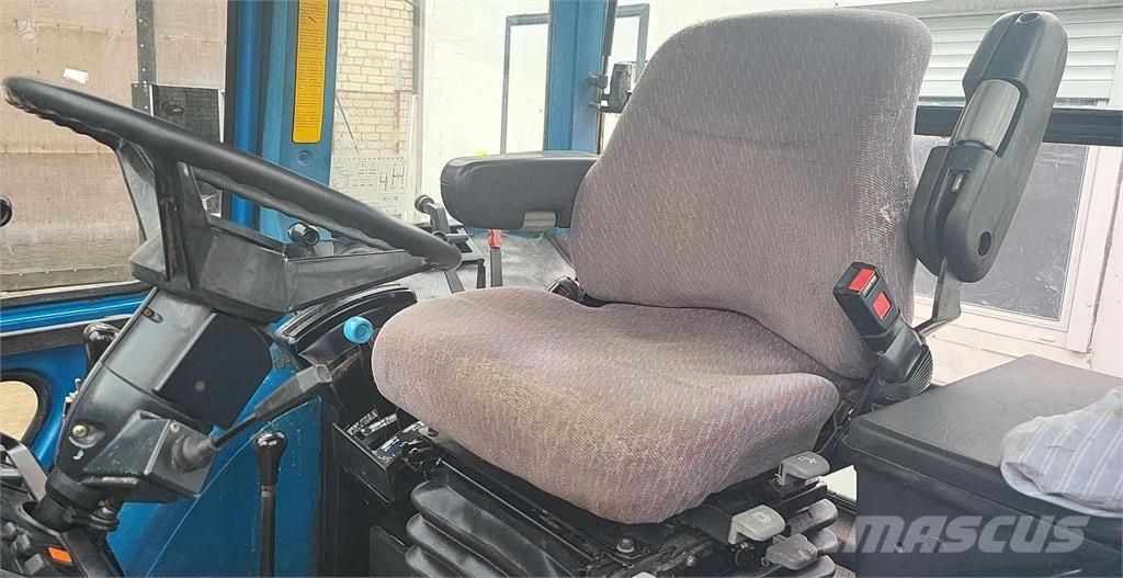 Ford 8210 الجرارات