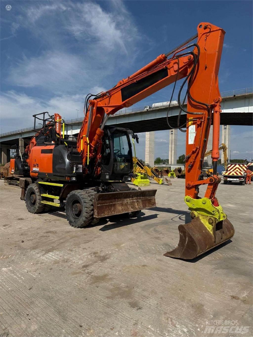 Hitachi ZX145W-6 حفارات زحافة