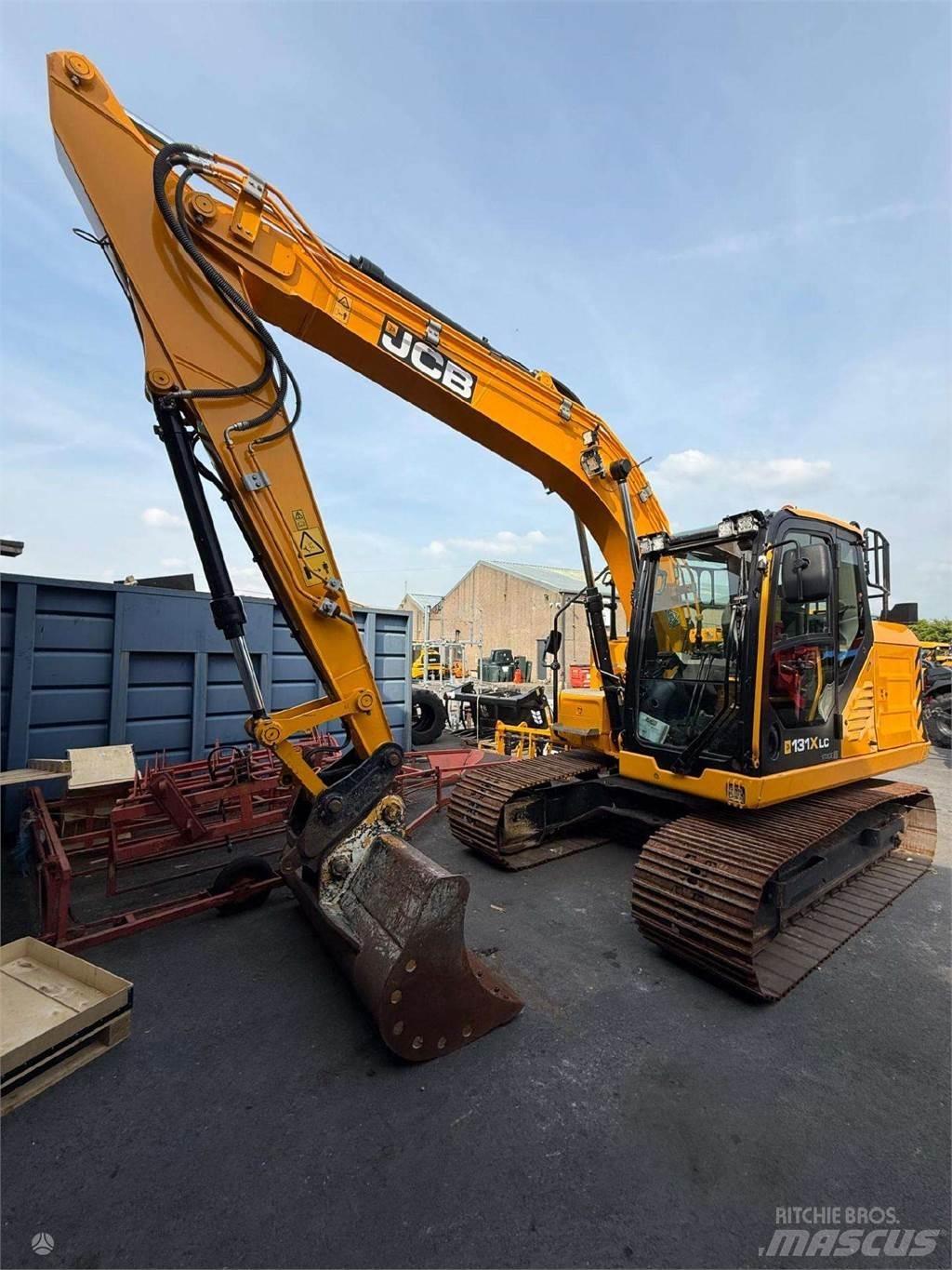 JCB 131X L SV حفارات زحافة