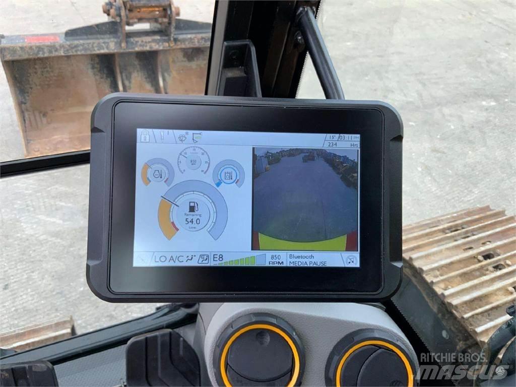 JCB 131X LC حفارات زحافة