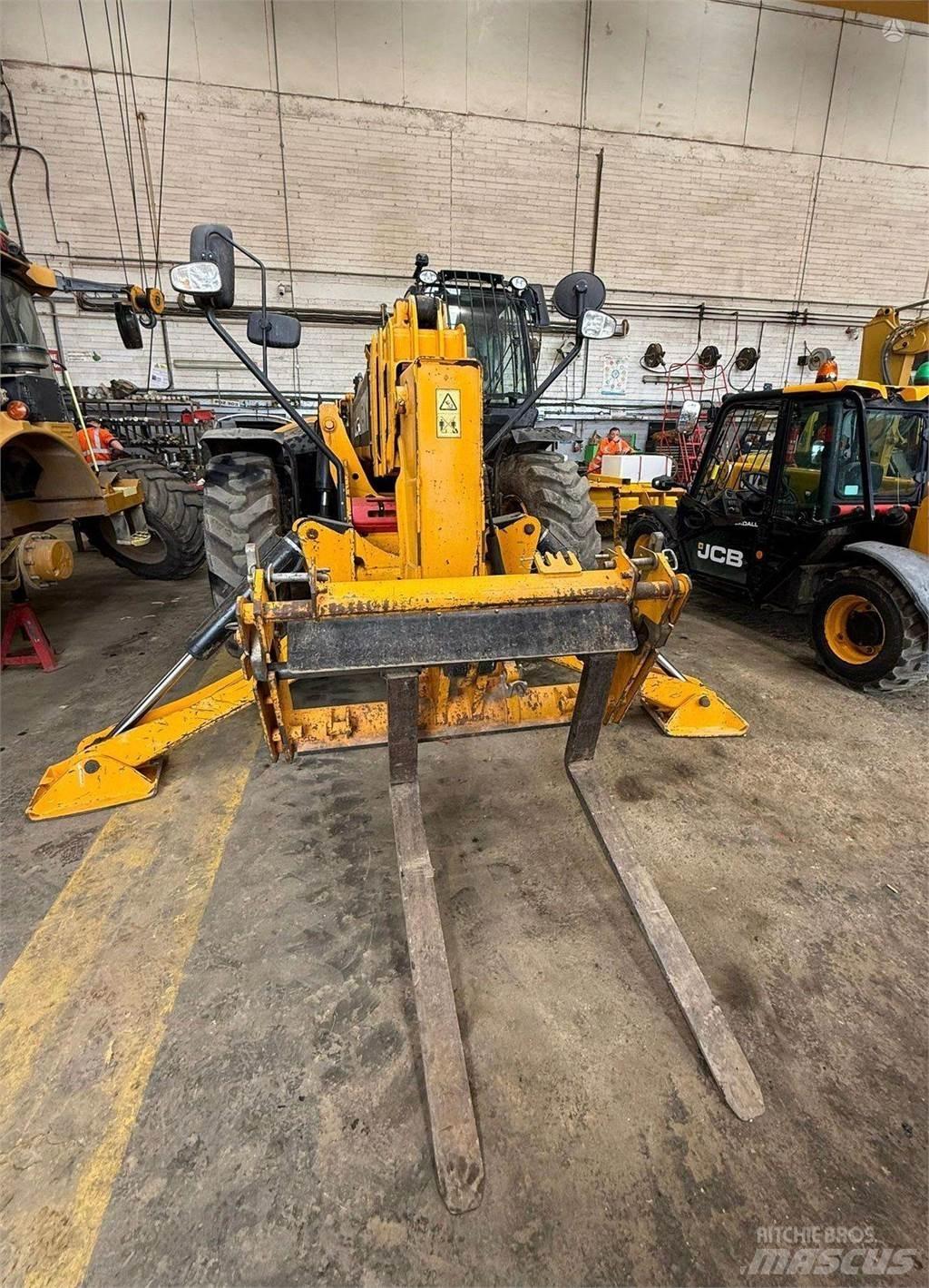 JCB 540-170 مناولات متداخلة