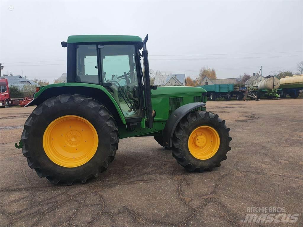 John Deere 6210 الجرارات