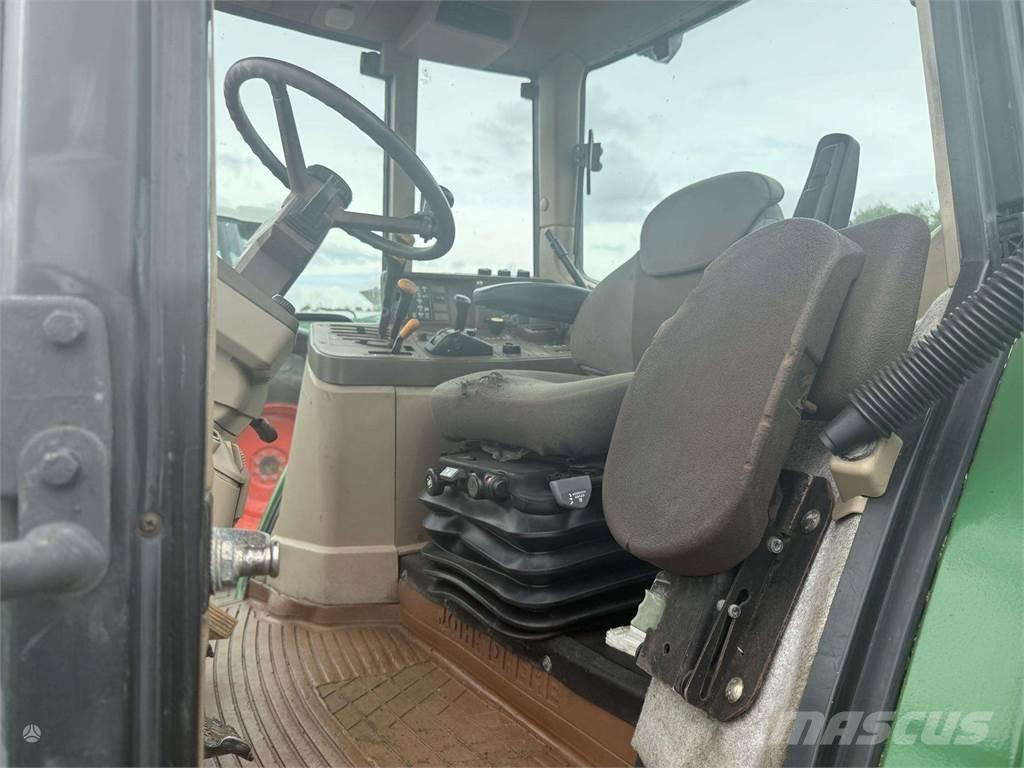 John Deere 6210 الجرارات