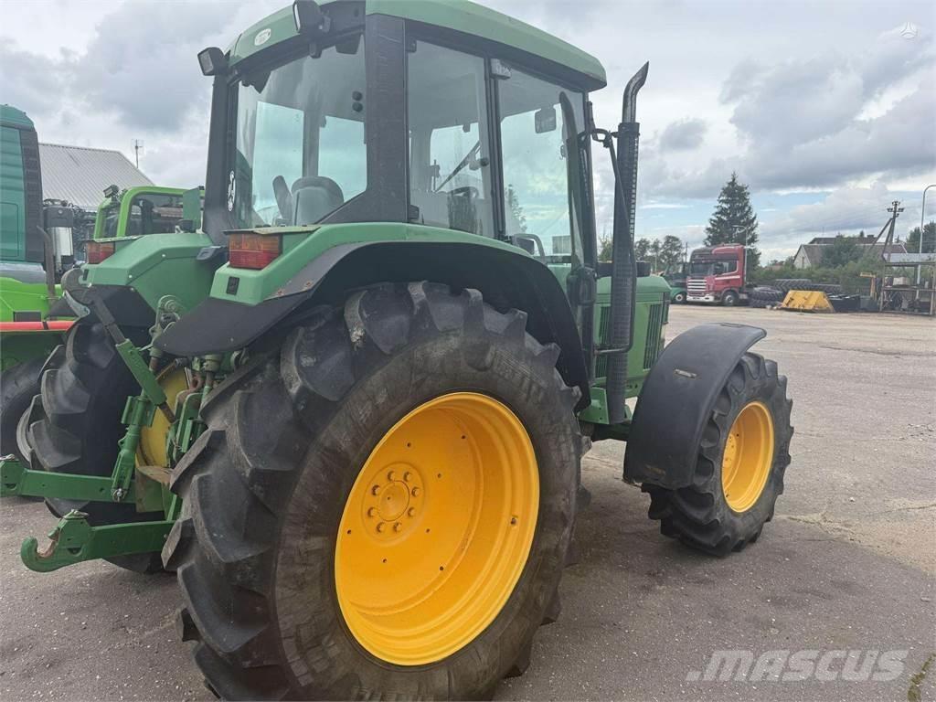 John Deere 6210 الجرارات