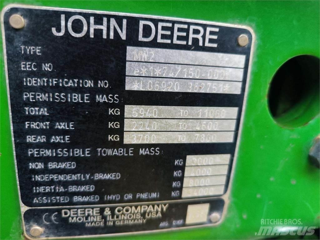 John Deere 6920 الجرارات