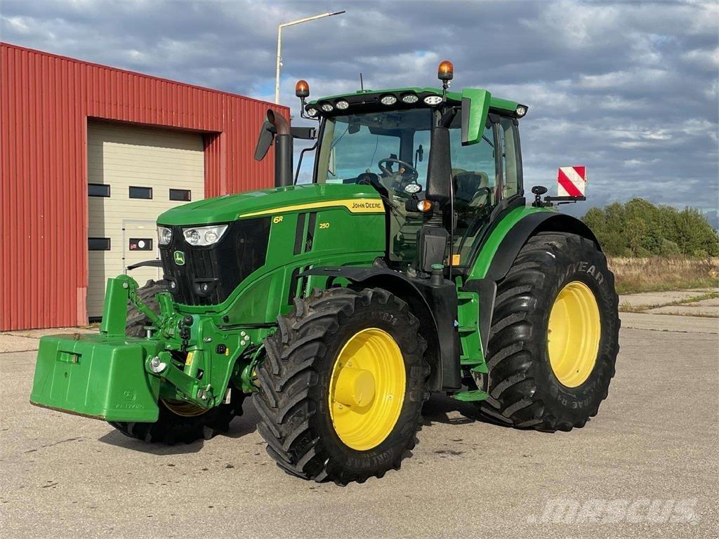 John Deere 6R 250 الجرارات