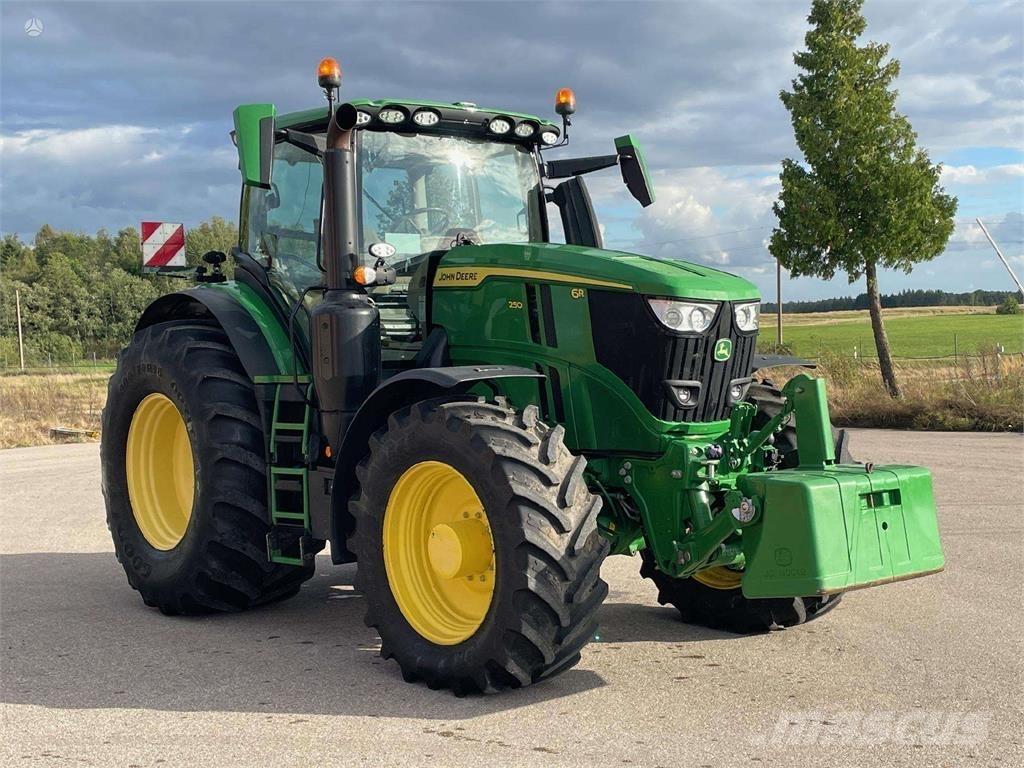 John Deere 6R 250 الجرارات