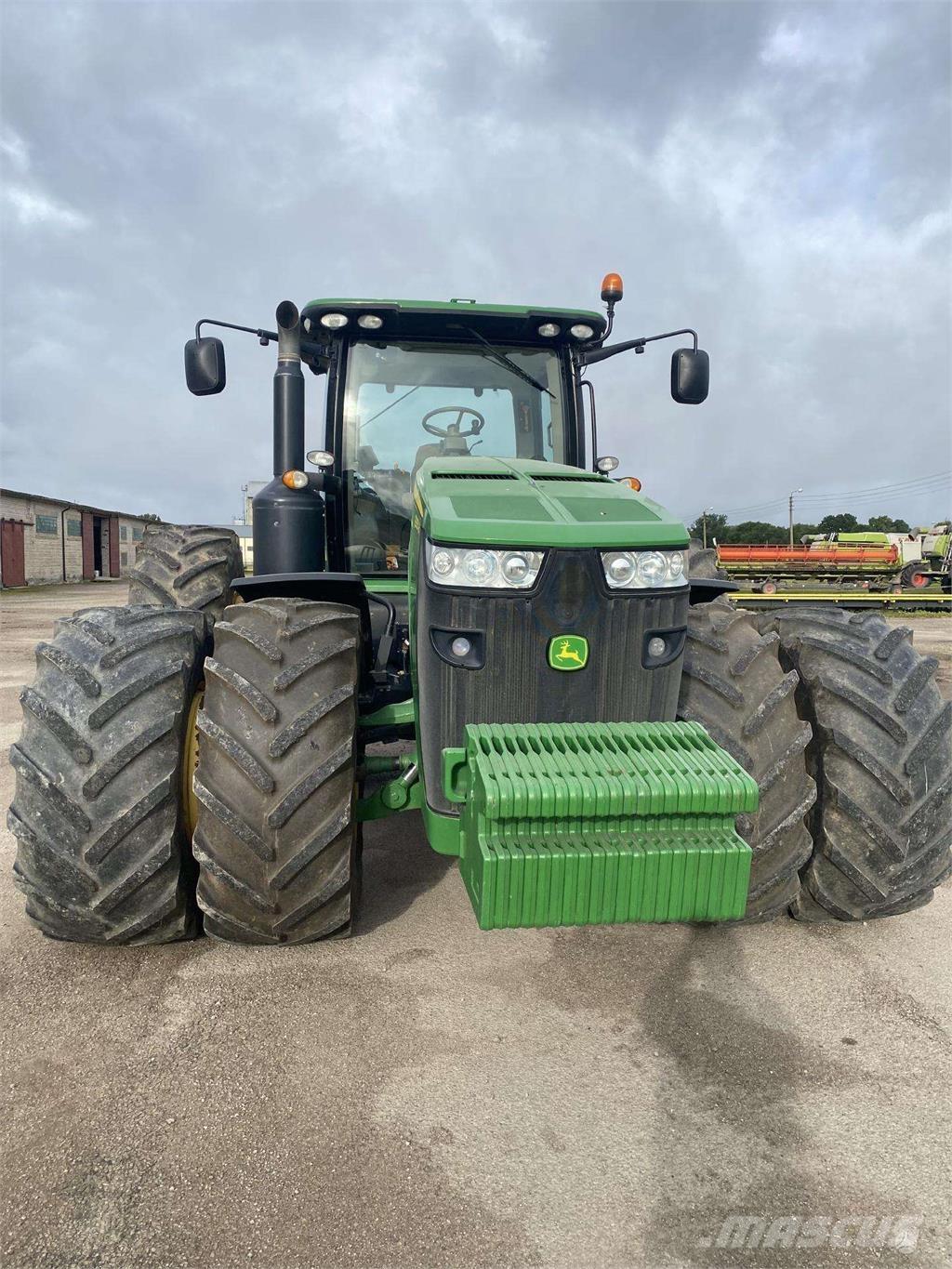 John Deere 8335R الجرارات