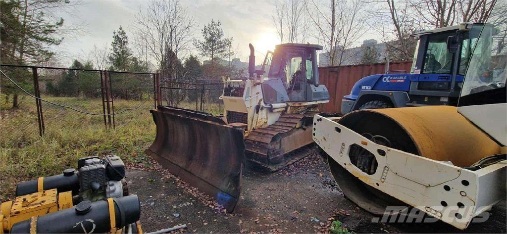 Komatsu D61PX-12 بلدوزرات مجنزرة