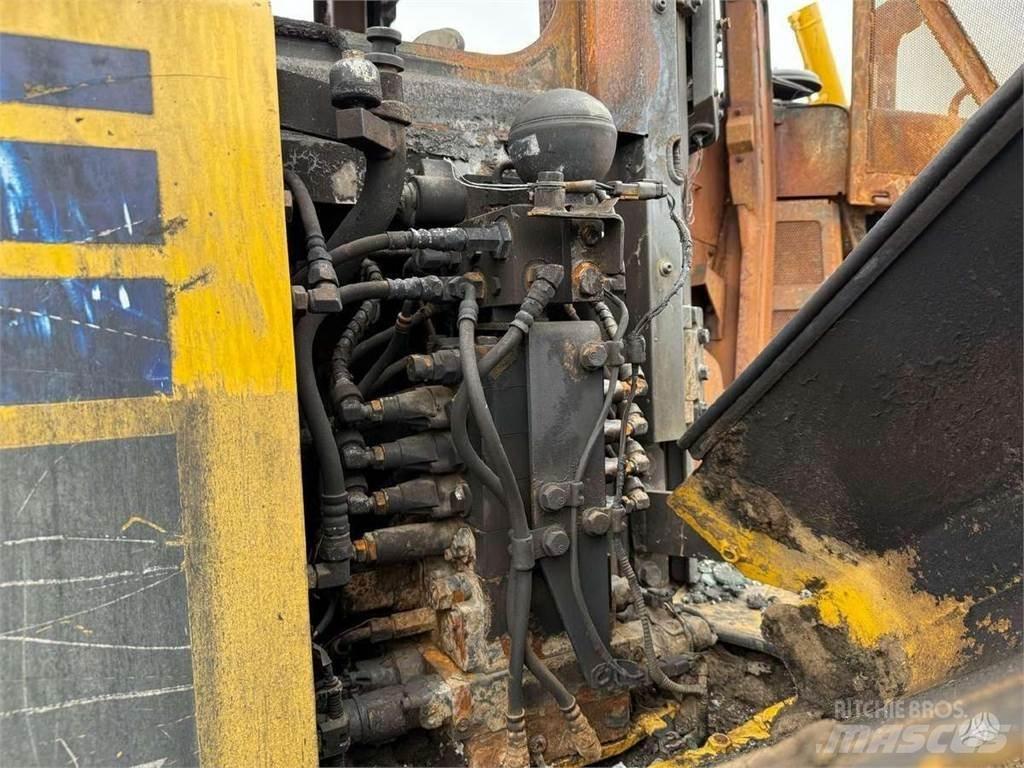 Komatsu D65WX-18 بلدوزرات مجنزرة