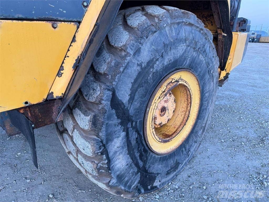 Komatsu HM 400-2 ساحبات مفصلية