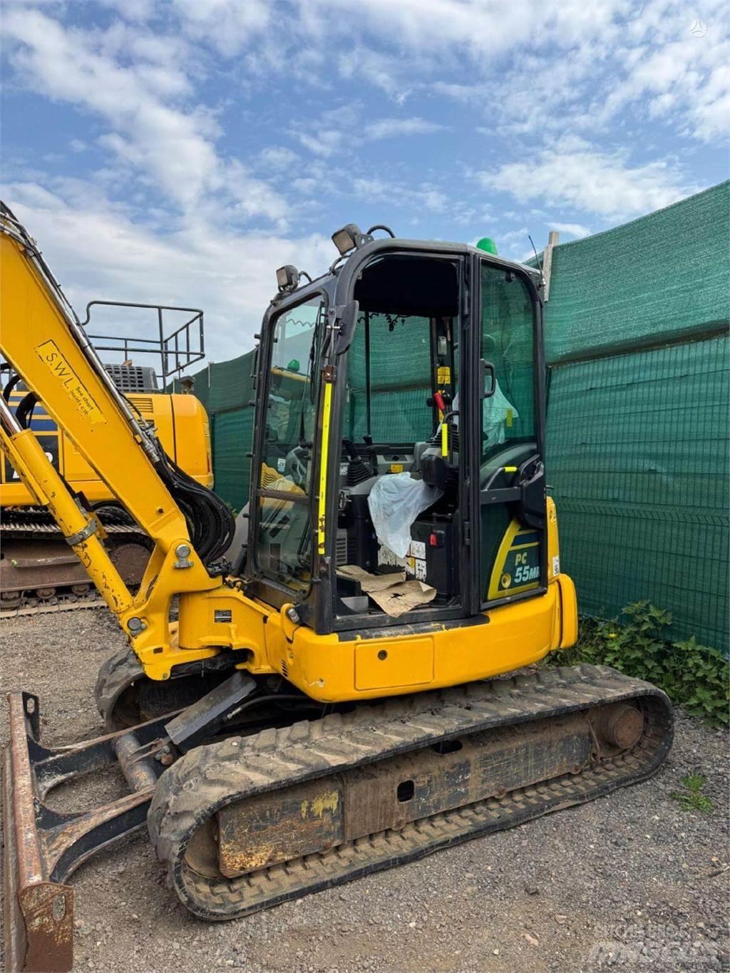 Komatsu PC55MR-5 حفارات زحافة