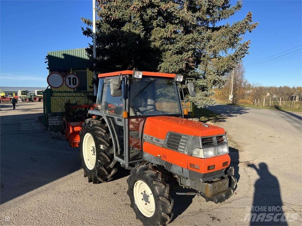 Kubota GL320 الجرارات